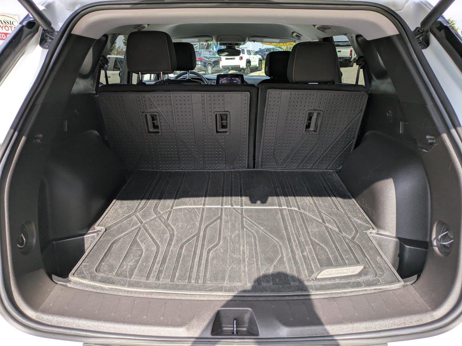 Used 2024 Summit White Chevrolet LT image 13