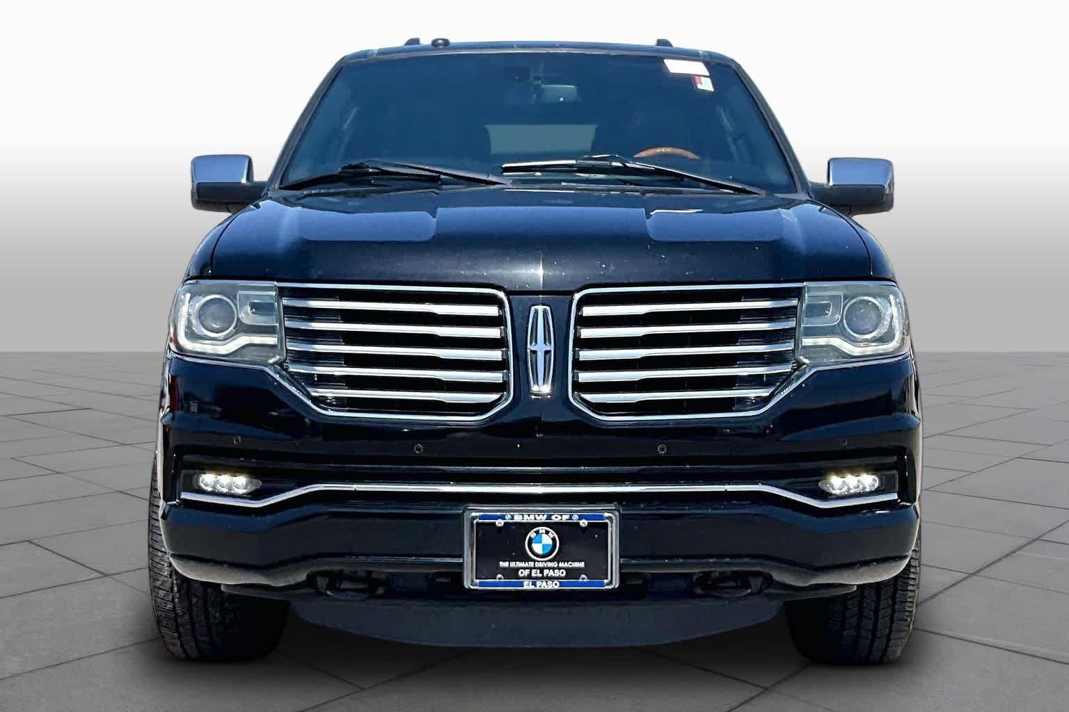 Used 2016 Black Velvet Lincoln Select image 3
