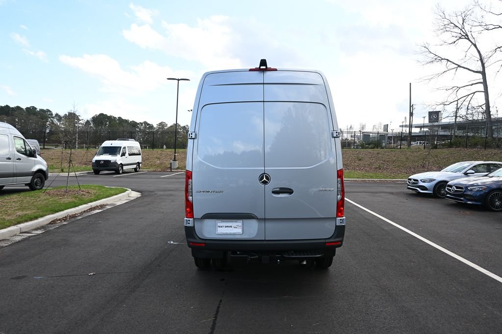 Used 2026 high-tech silver metallic Mercedes-Benz Cargo 144 WB image 26