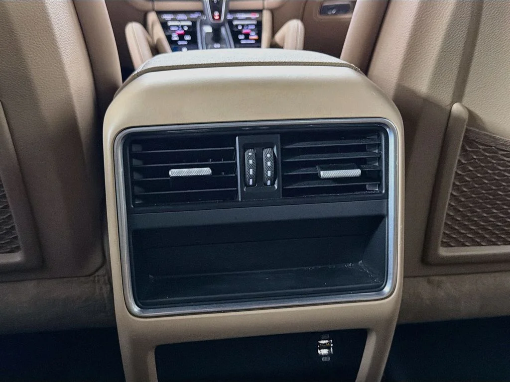 Used 2019  Porsche Base image 25