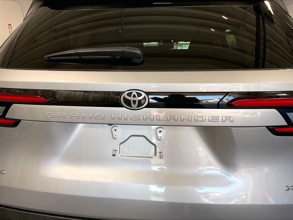 Certified Used 2025 Silver Toyota XLE image 29