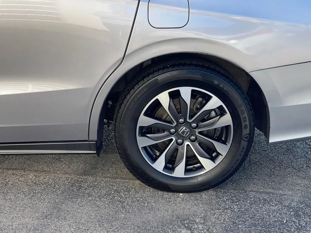 Used 2022 Lunar Silver Metallic Honda EX-L image 38