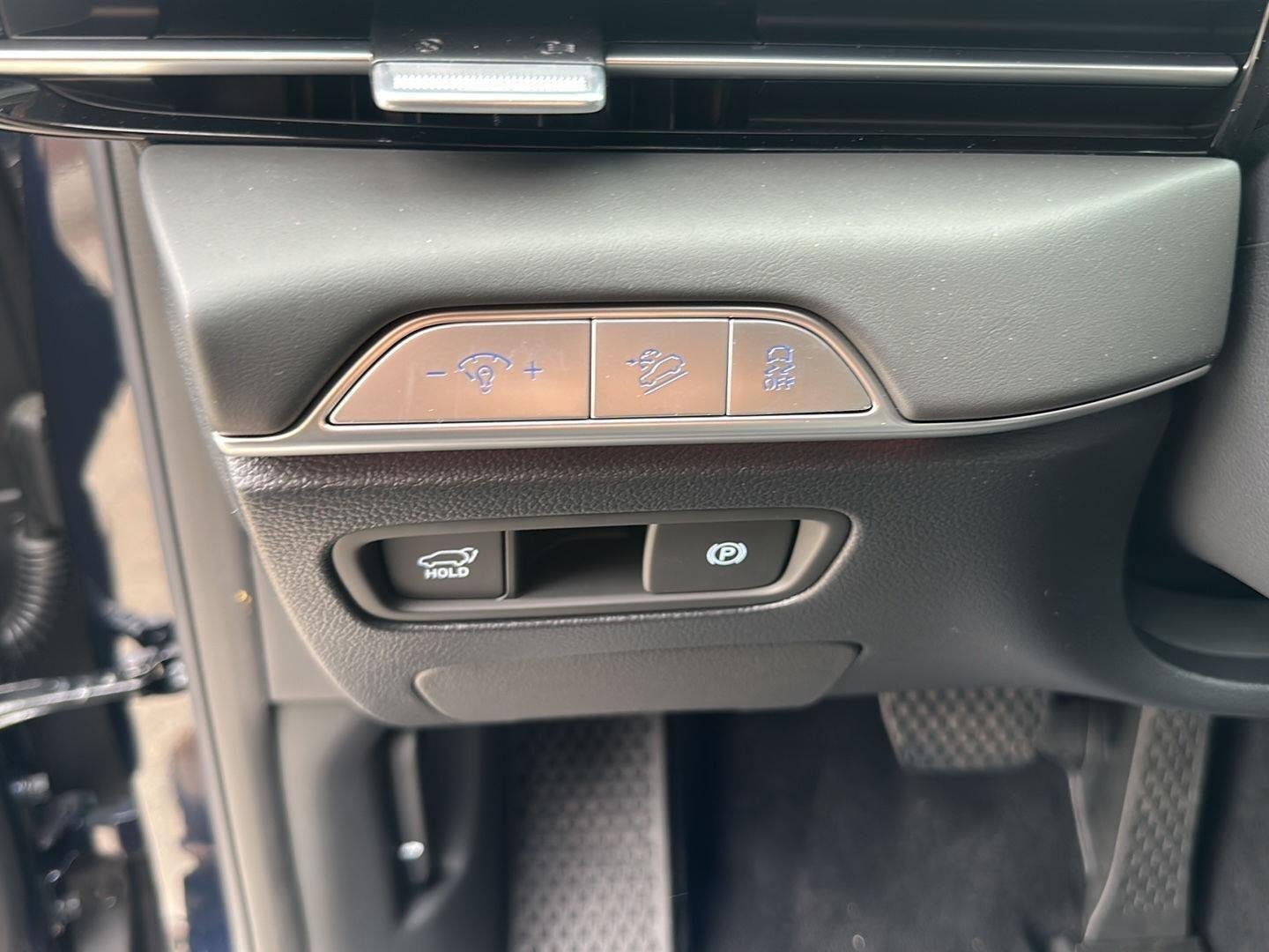 New 2026 Capri Blue Genesis 2.5T Select image 25