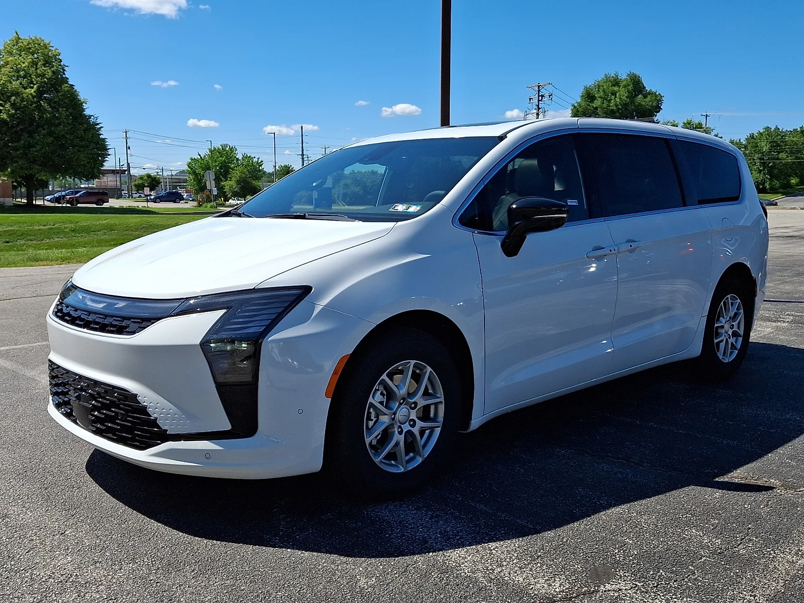 New 2027 Bright White Clear-Coat Exterior Paint Chrysler Select image 4
