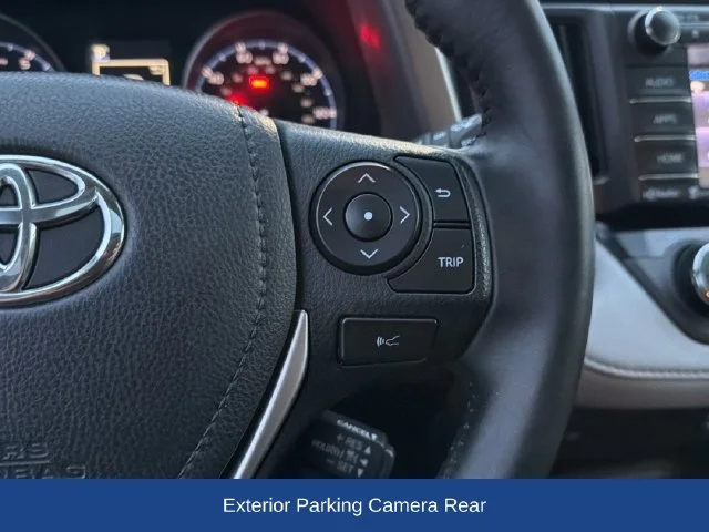 Used 2018 Silver Toyota XLE image 24