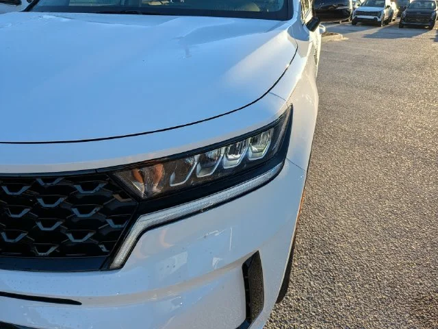Used 2023 White Kia S image 7