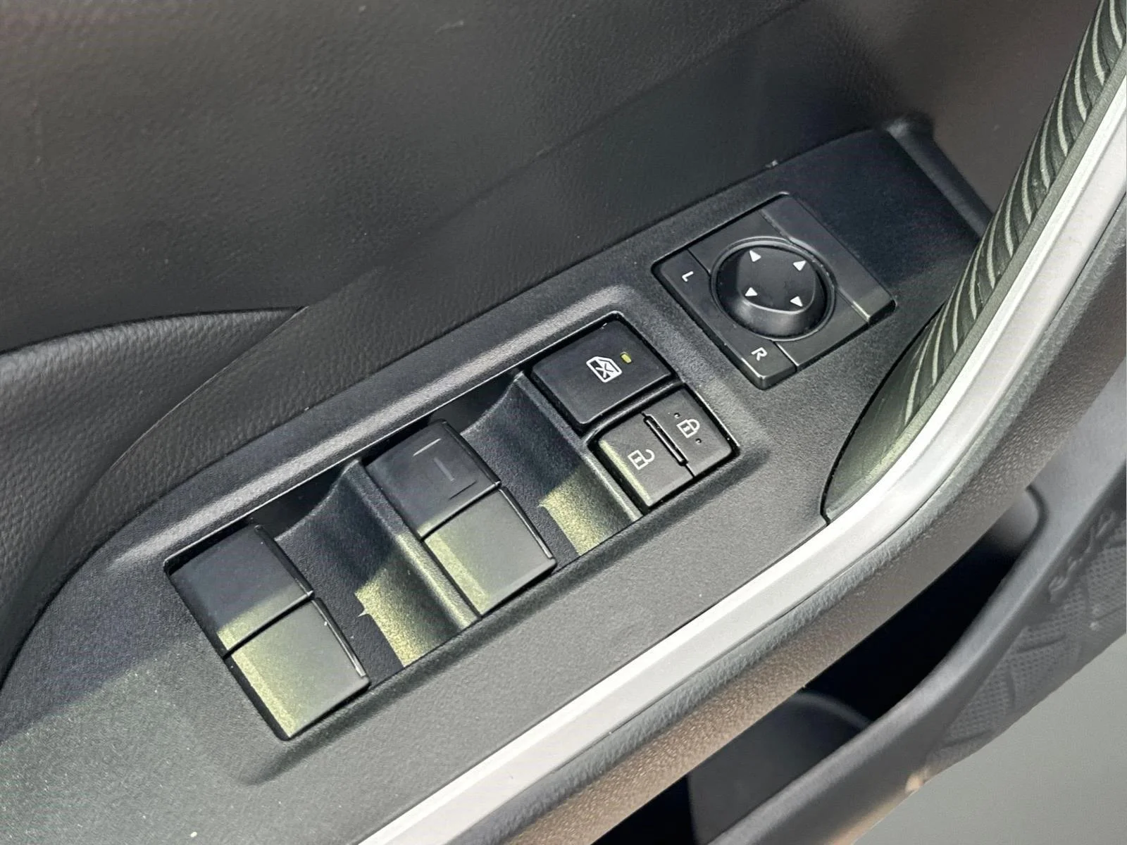 Used 2025 Silver Sky Metallic Toyota LE image 19