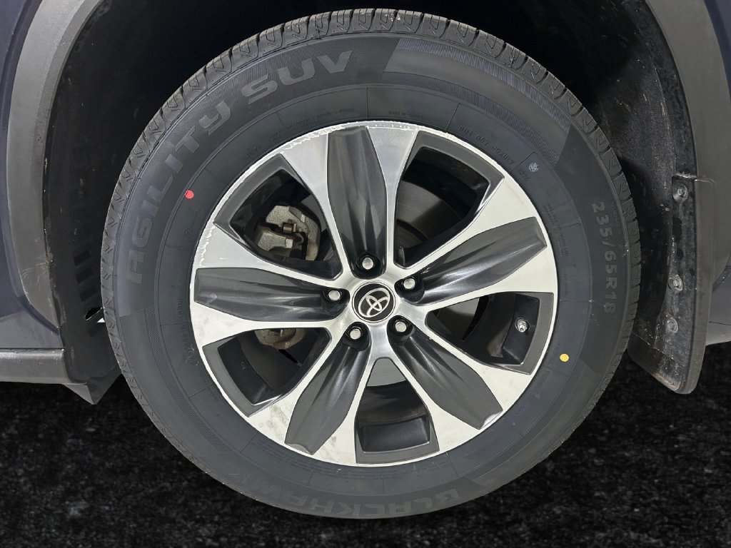 Used 2023  Toyota XLE image 26