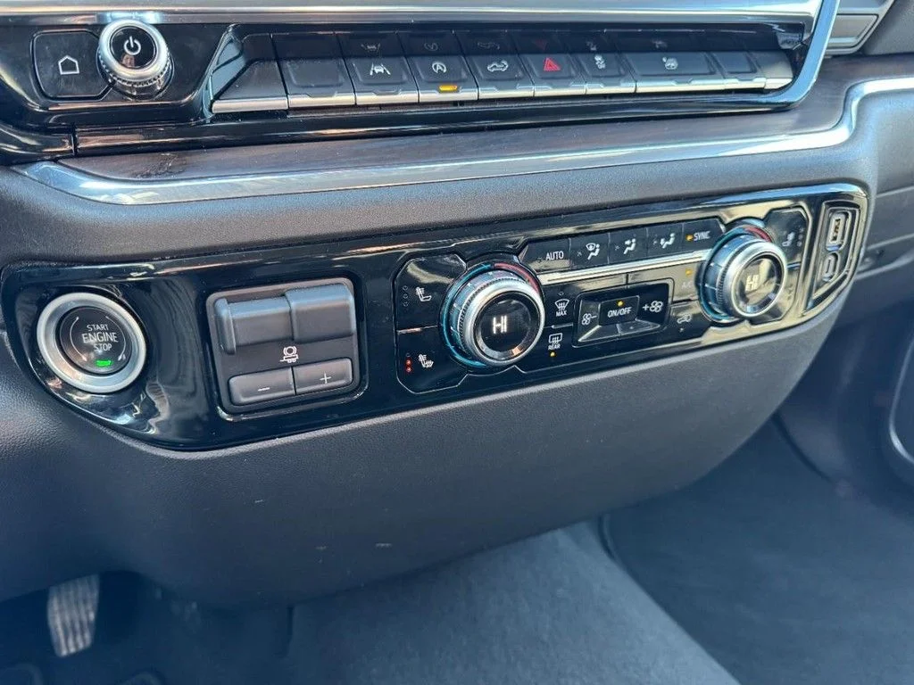 Used 2025 Silver GMC SLT image 19