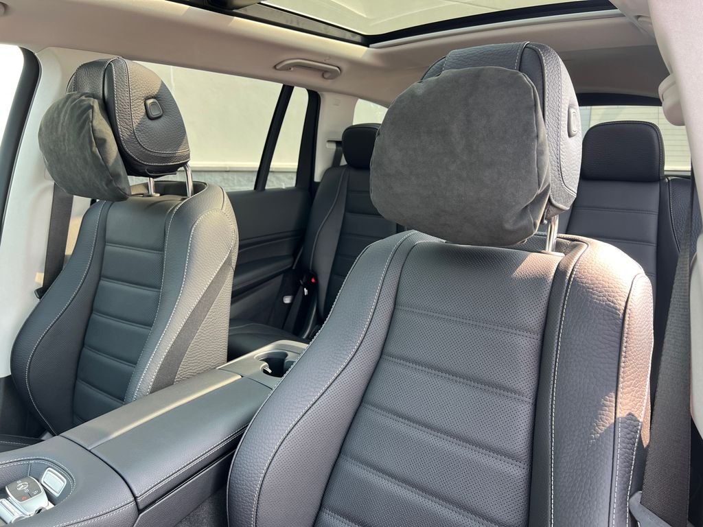 New 2026 MANUFAKTUR Moonlight White Metallic Mercedes-Benz GLS 450 image 15