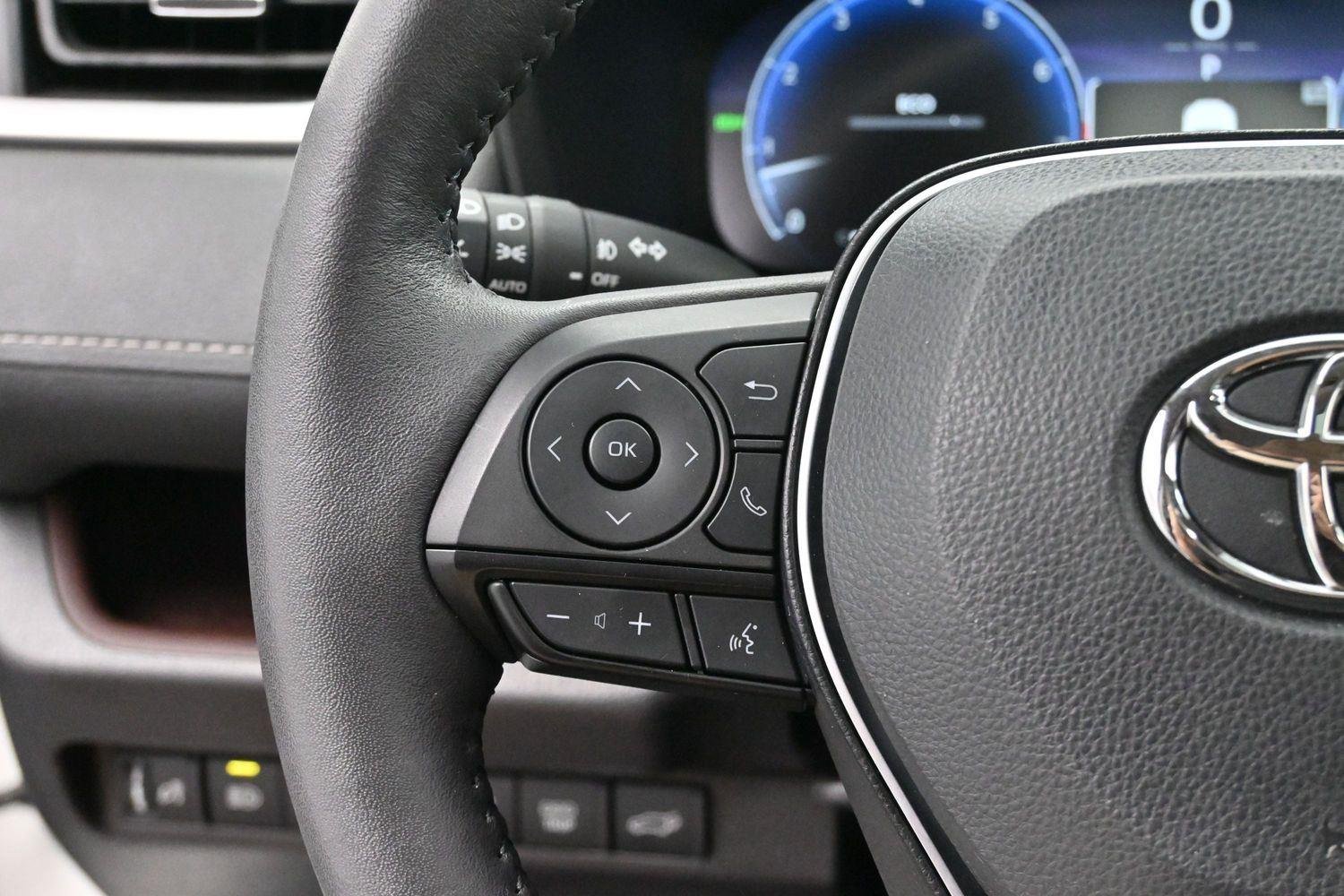 Used 2025 Wind Chill Pearl Toyota Limited image 17