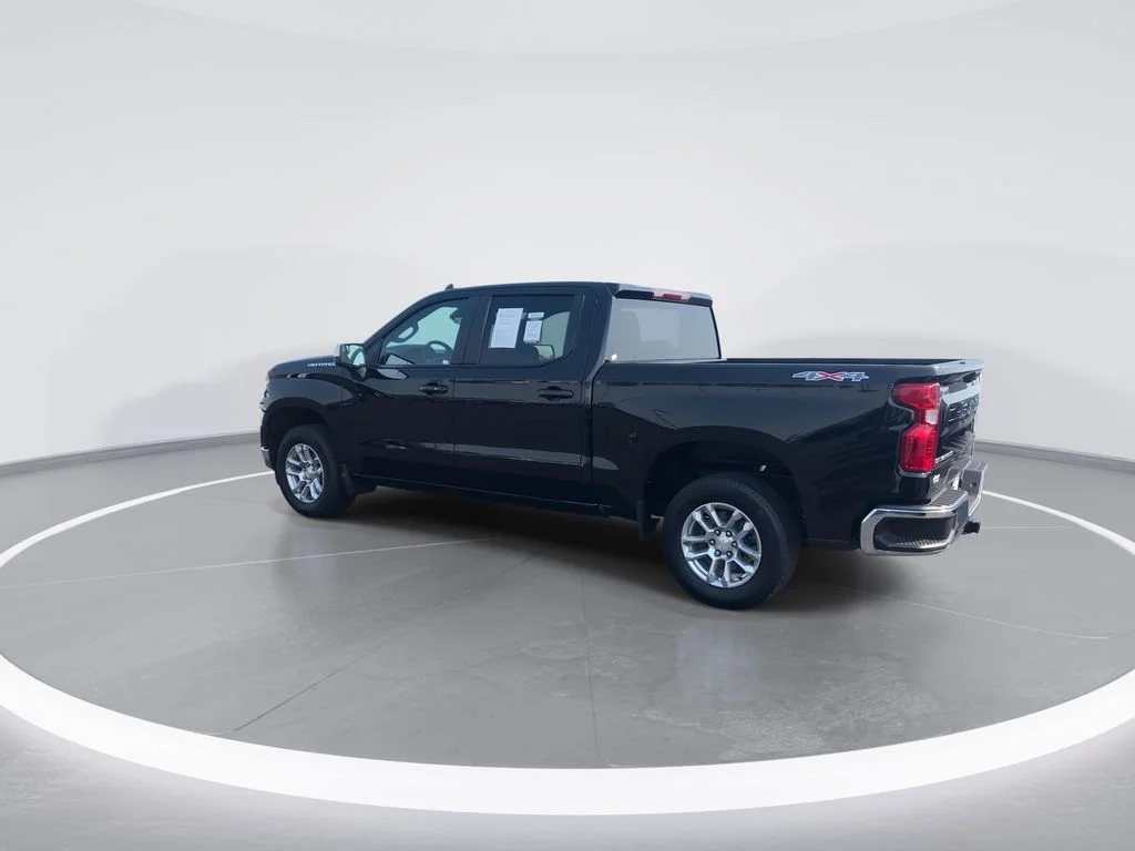 Used 2025 Black Chevrolet LT image 6