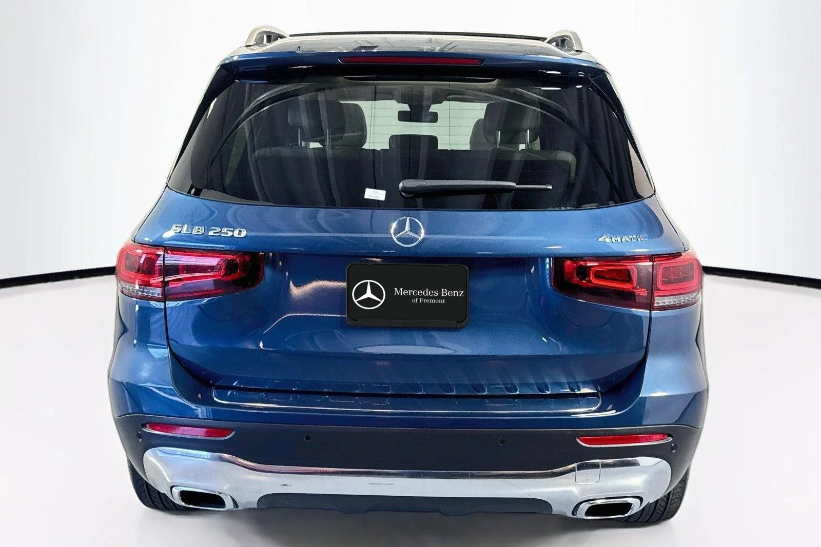 Used 2022 Denim Blue Metallic Mercedes-Benz GLB 250 image 6