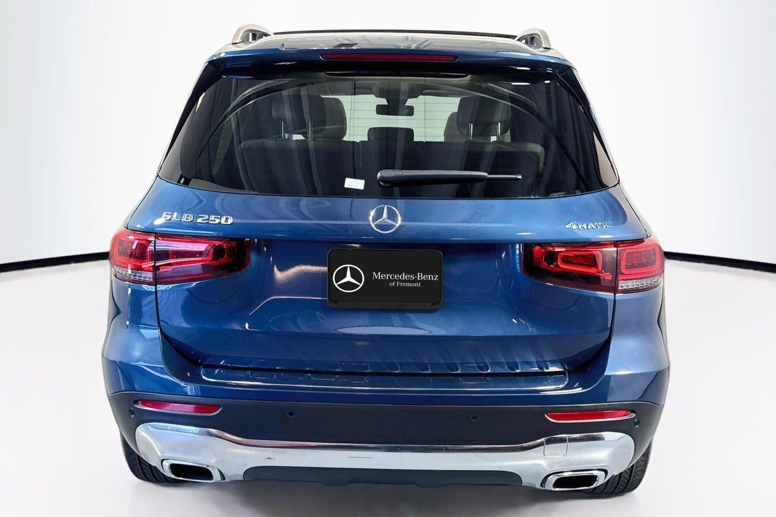 Used 2022 Denim Blue Metallic Mercedes-Benz GLB 250 image 6