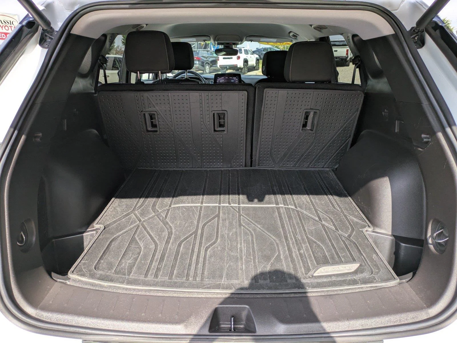 Used 2024 Summit White Chevrolet LT image 13