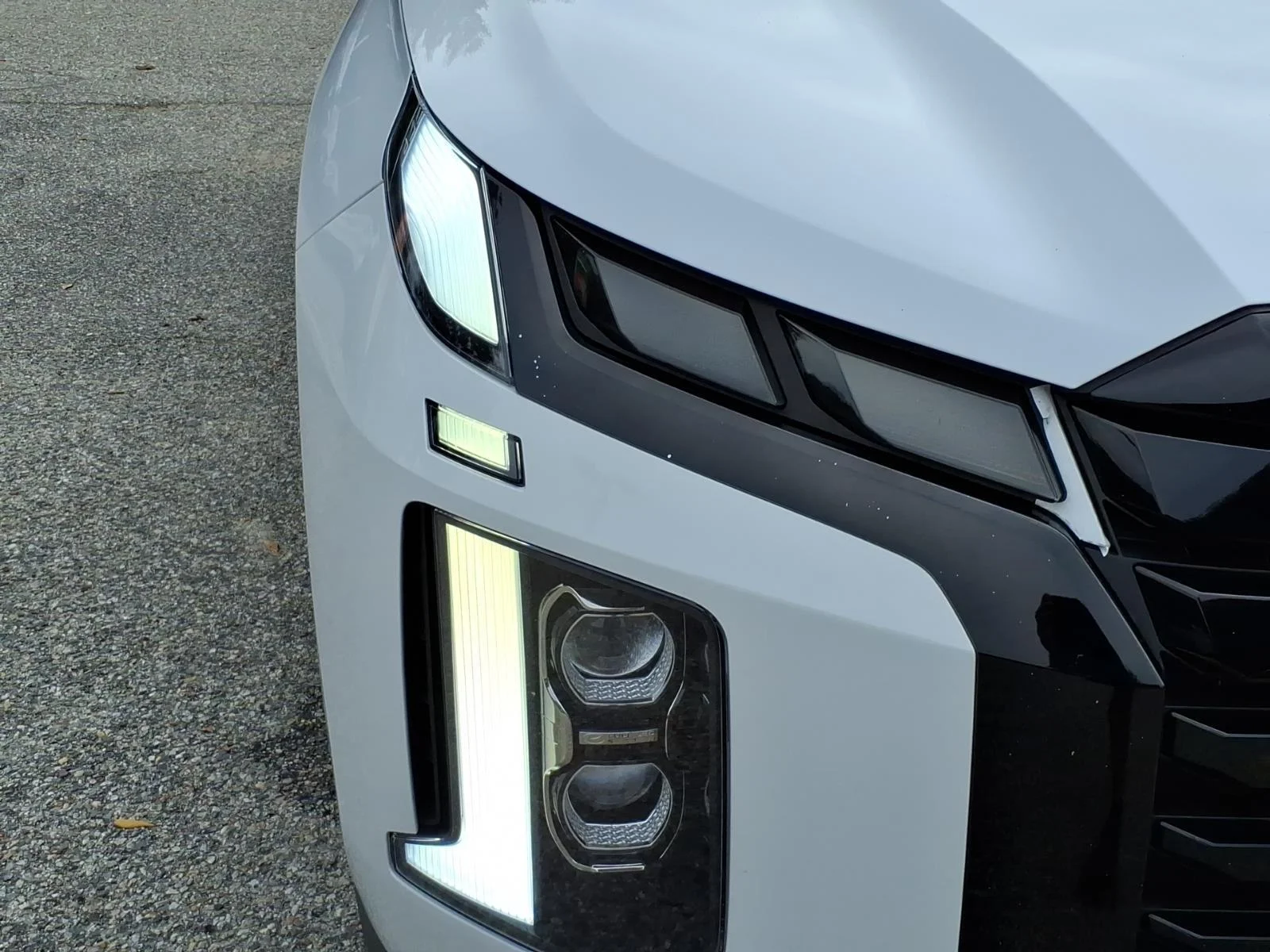 Used 2025 Hyper White Hyundai SEL Premium 7P image 6