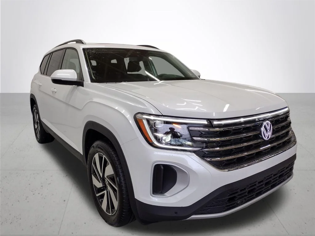 New 2026 White Volkswagen SE w/Technology image 4