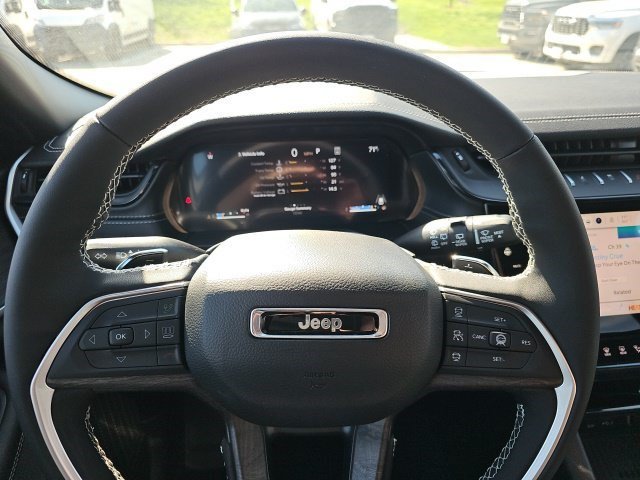 New 2026 Bright White Clearcoat Jeep Laredo Altitude image 21