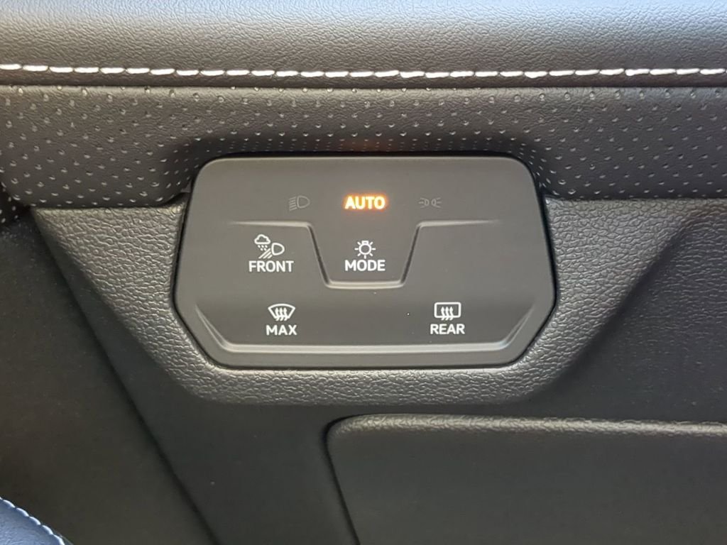 New 2026 Silver Volkswagen 2.0T SE w/Technology image 28