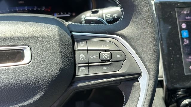 Used 2023 White Jeep Altitude image 14