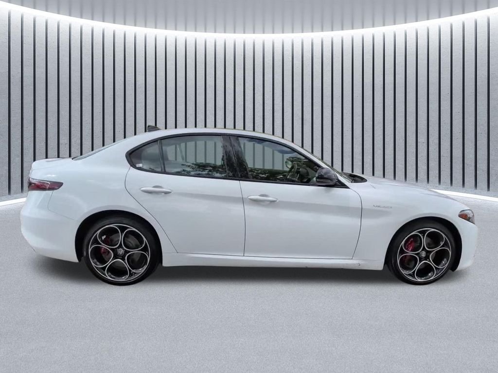 Used 2024 White Alfa Romeo Veloce image 5