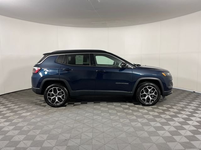 New 2026 Fathom Blue Pearl-Coat Exterior Paint Jeep Limited image 4