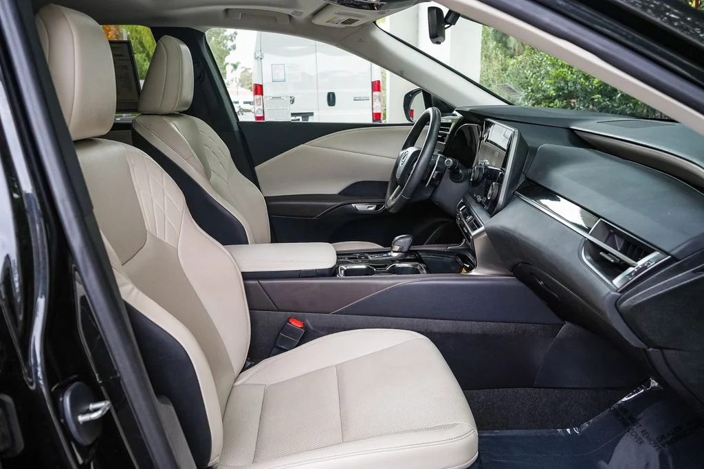 Used 2024 Black Lexus 350 image 16