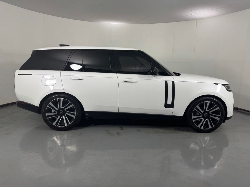 Certified Used 2023 Ostuni White Pearl Land Rover SE image 5