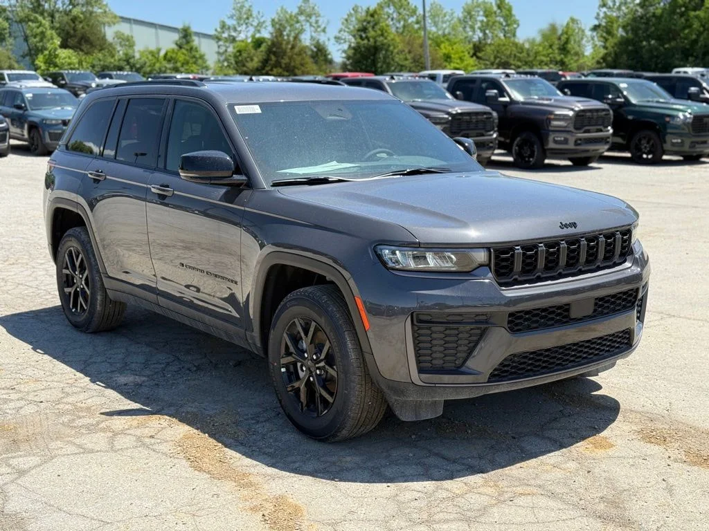 New 2026 Baltic Gray Metallic Clear-Coat Exterior Paint Jeep Altitude image 4