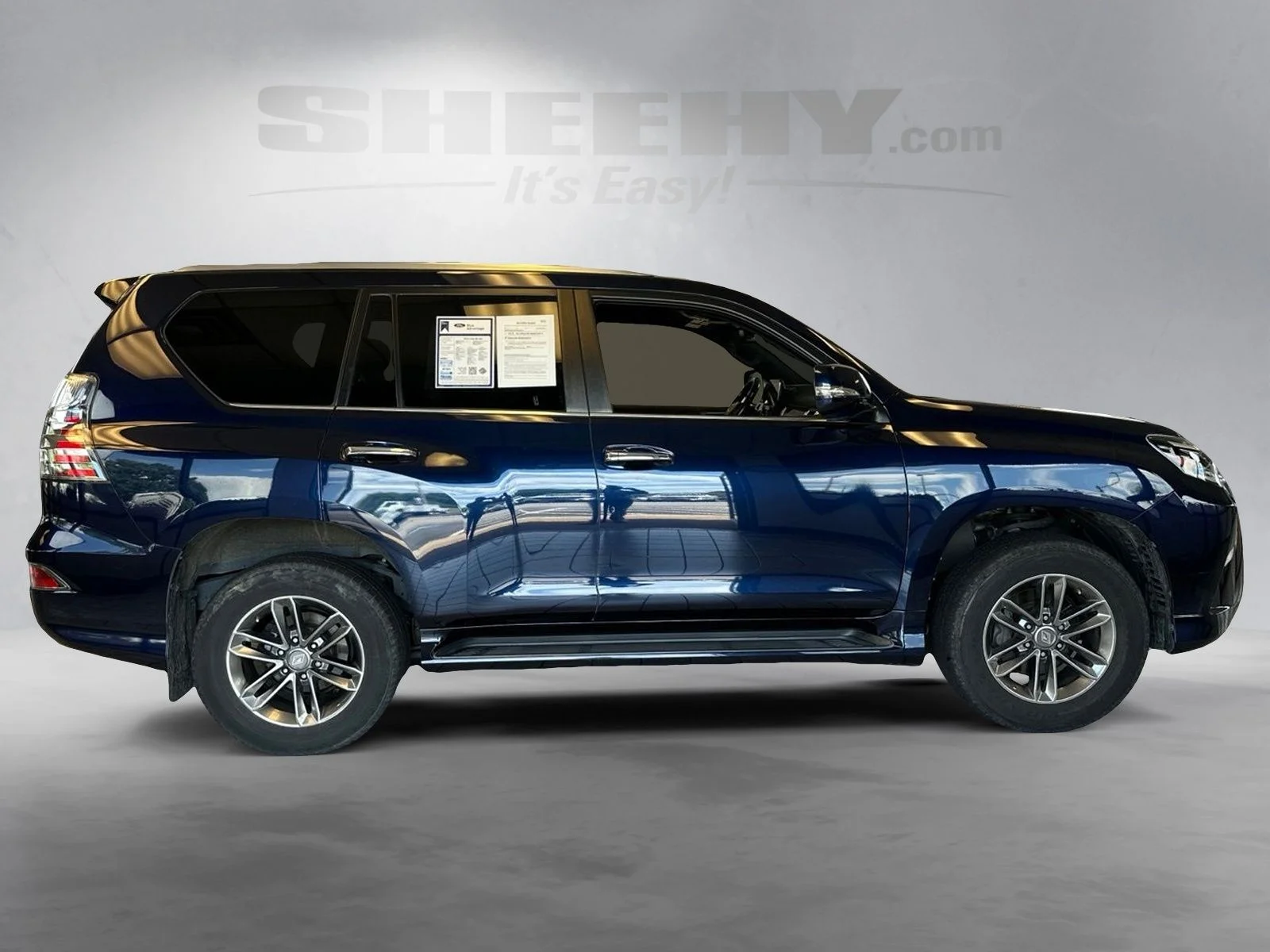 Used 2022  Lexus 460 image 9
