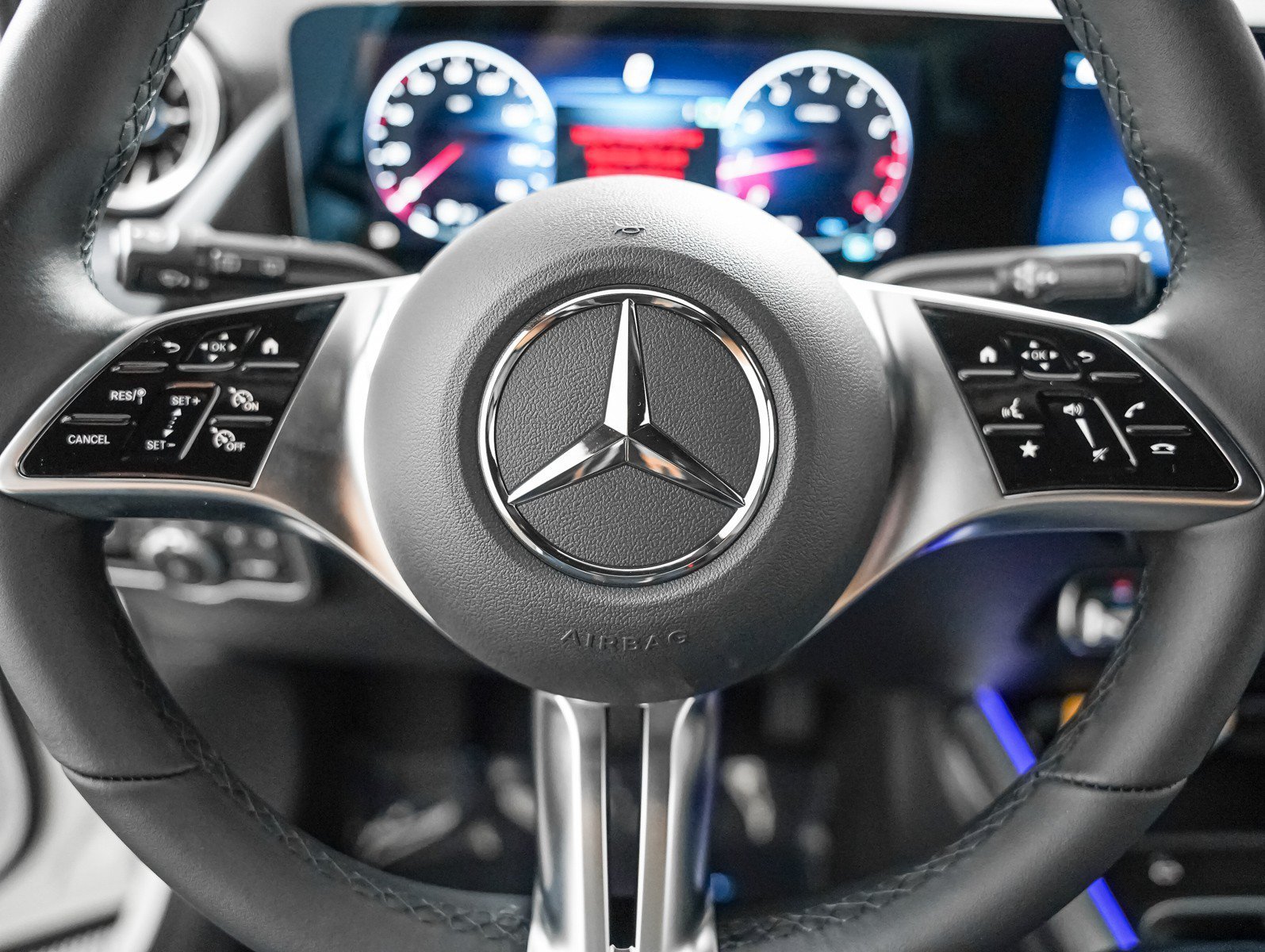 New 2026 Polar White Mercedes-Benz GLA 250 image 12