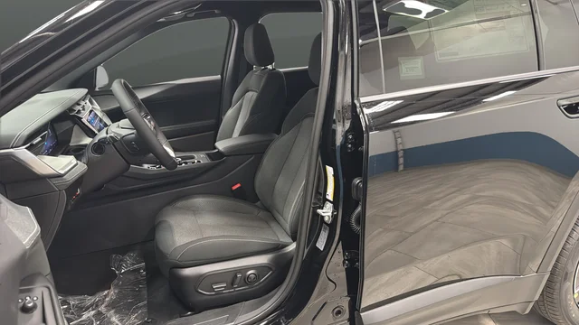 New 2026 Diamond Black Crystal Pearl-Coat Exterior Paint Jeep Laredo image 9