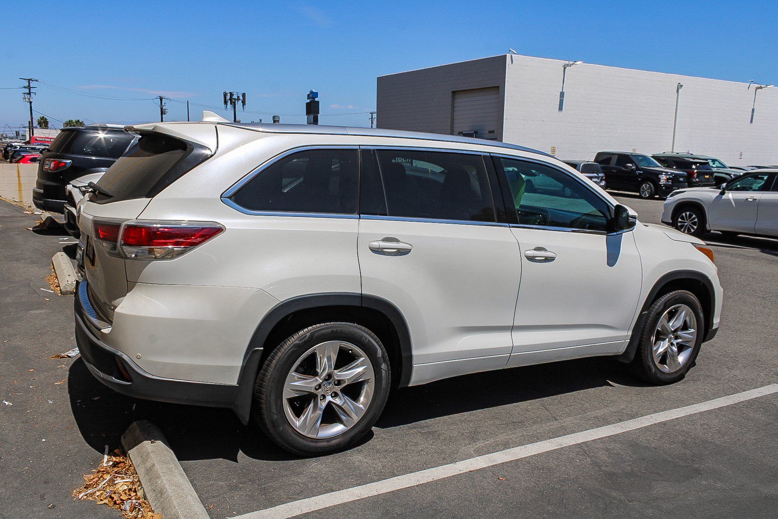 Used 2014 Blizzard Pearl Toyota Limited Platinum image 6