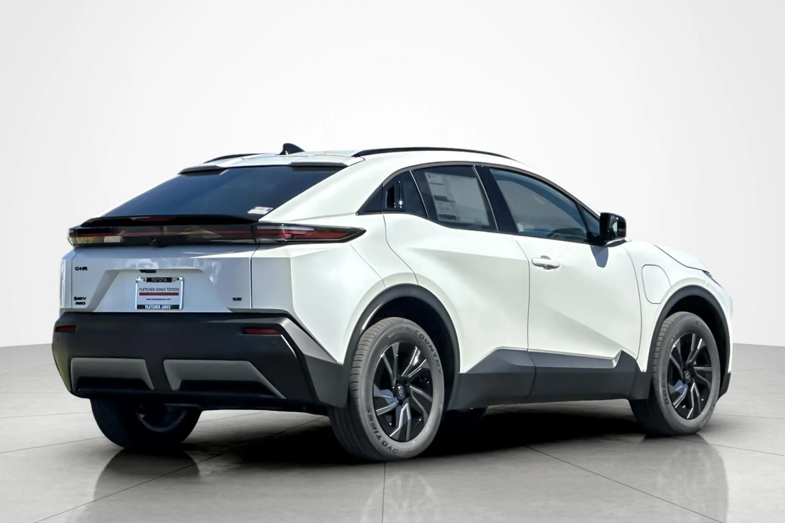New 2026 Wind Chill Pearl <sup>1</sup> Toyota  SE image 5