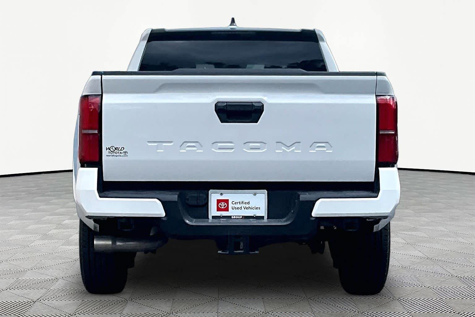 Used 2024 Ice Cap Toyota SR5 image 5