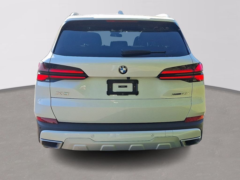 Used 2025 White Metallic BMW xDrive40i image 5