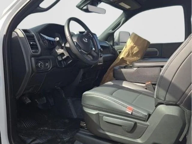 2026 RAM 3500 Chassis Tradesman - Photo 13