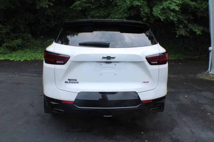 Used 2023 Iridescent Pearl Tricoat Chevrolet RS image 18