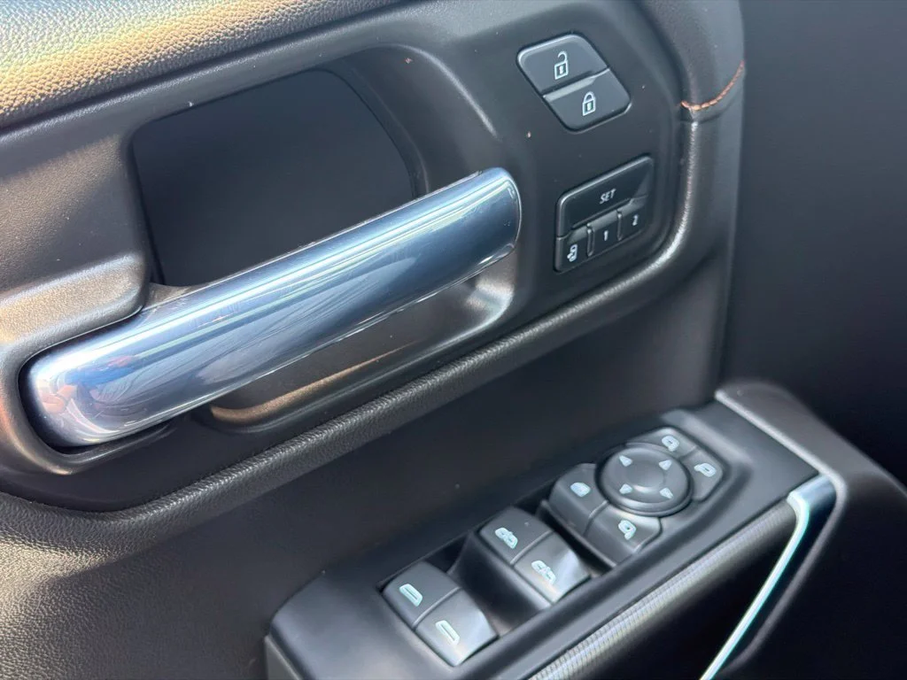 Used 2022 Summit White GMC AT4 image 26
