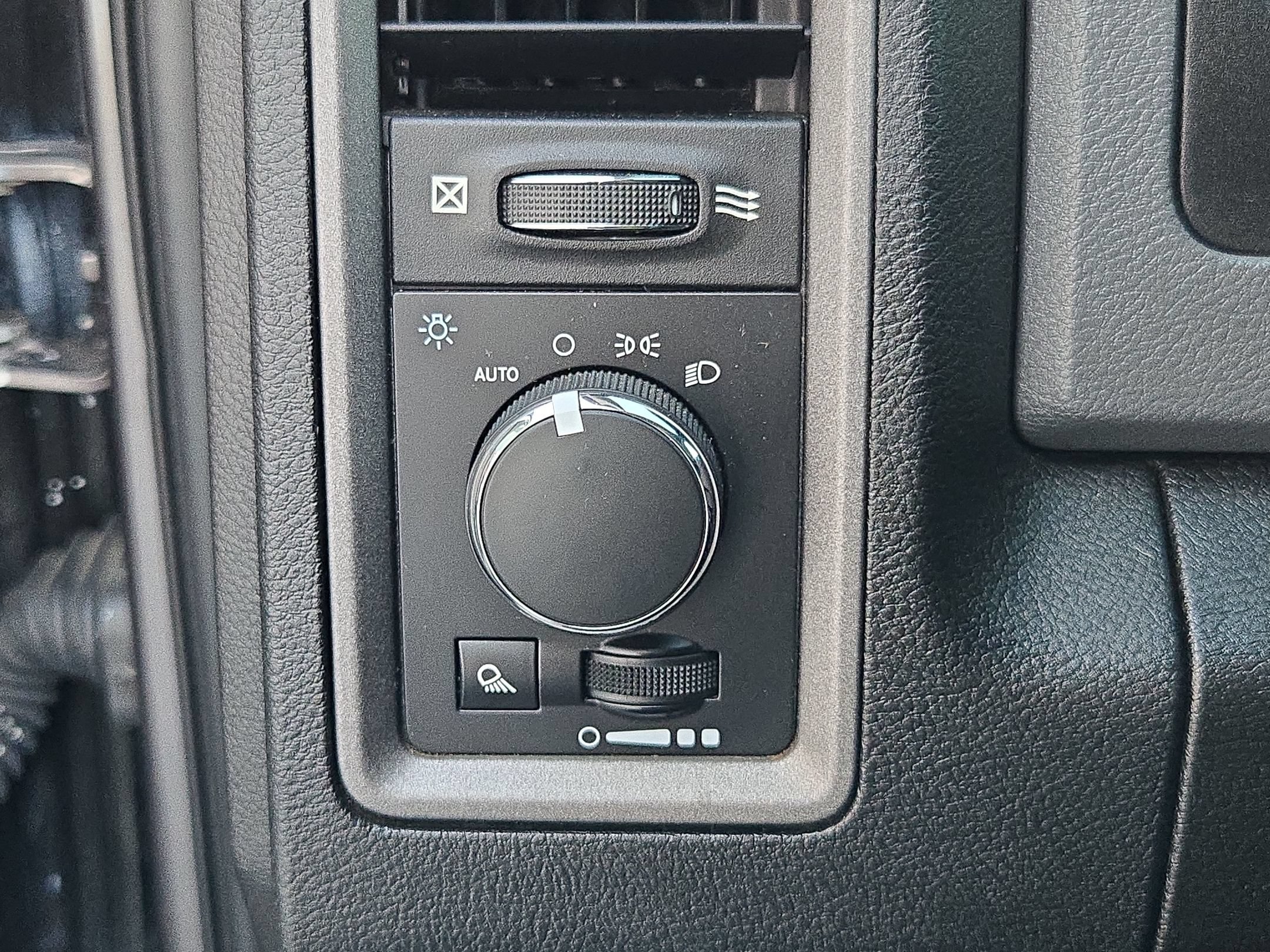 Used 2019 Granite Crystal Metallic Clearcoat RAM Tradesman image 25