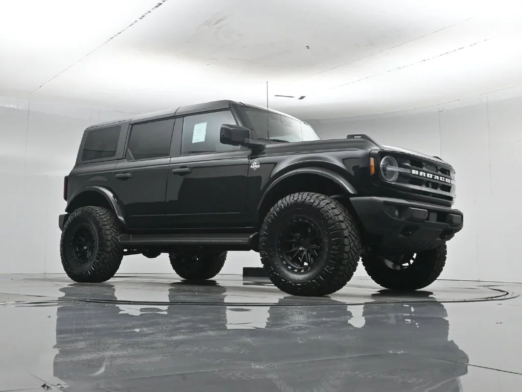 New 2026 Shadow Black Ford Outer Banks image 3