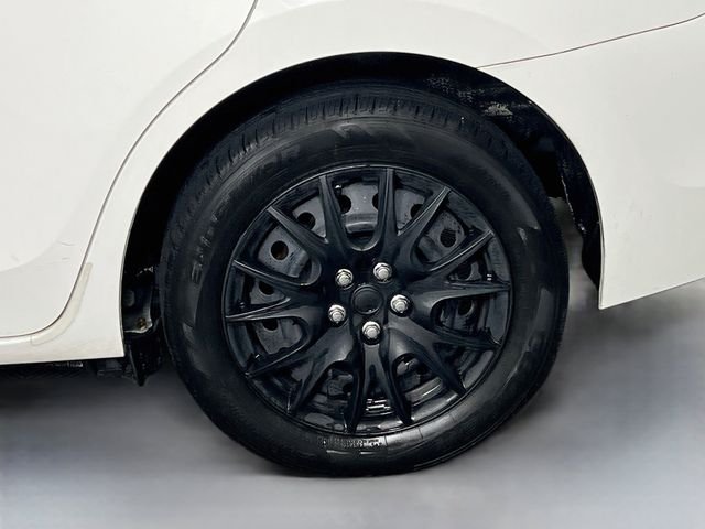 2017 Toyota Corolla LE - Photo 10