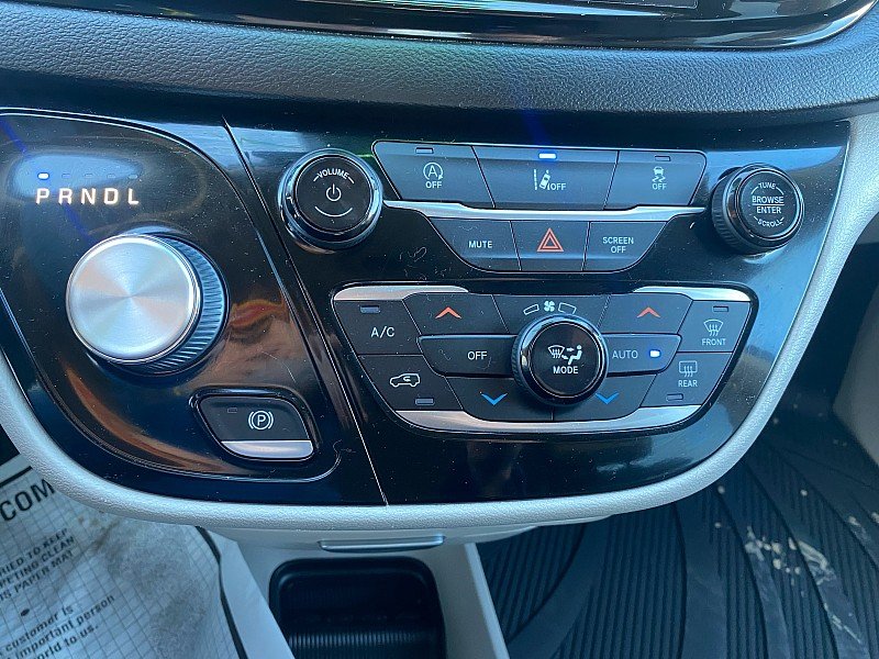 Used 2022 Chrysler Pacifica Touring L with VIN 2C4RC1BG3NR177329 for sale in Kansas City