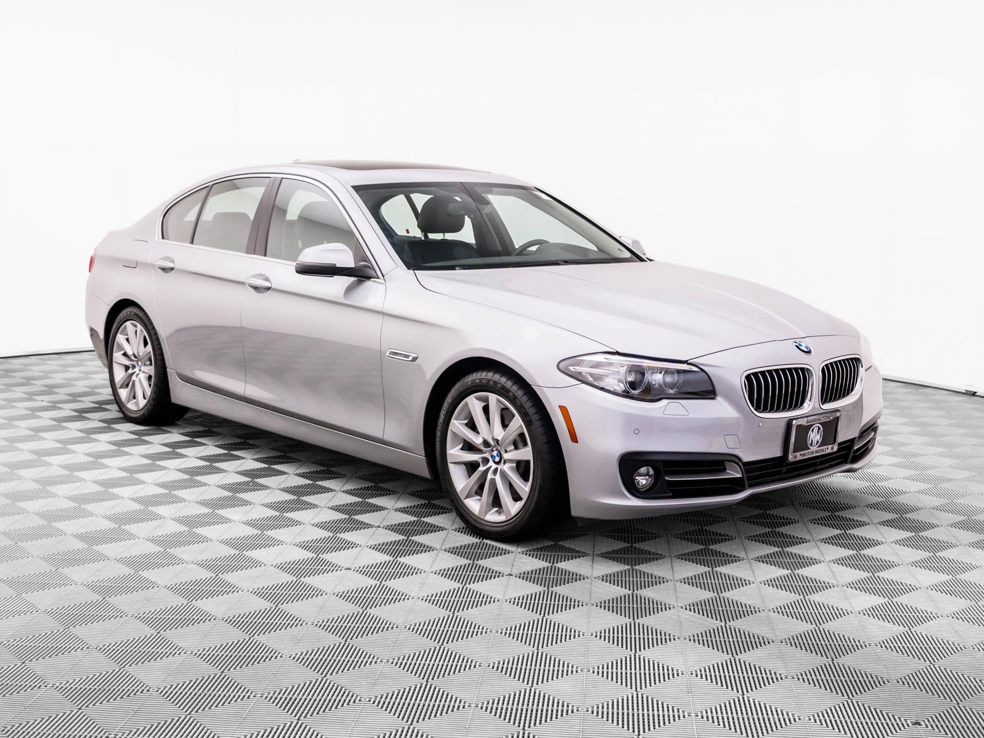 Used 2016 Silver BMW 535i xDrive image 9