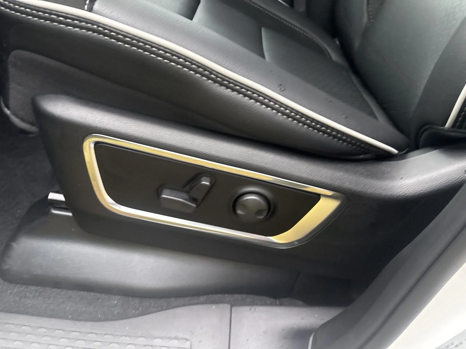 New 2026 Bright White Clearcoat Ram Laramie image 13
