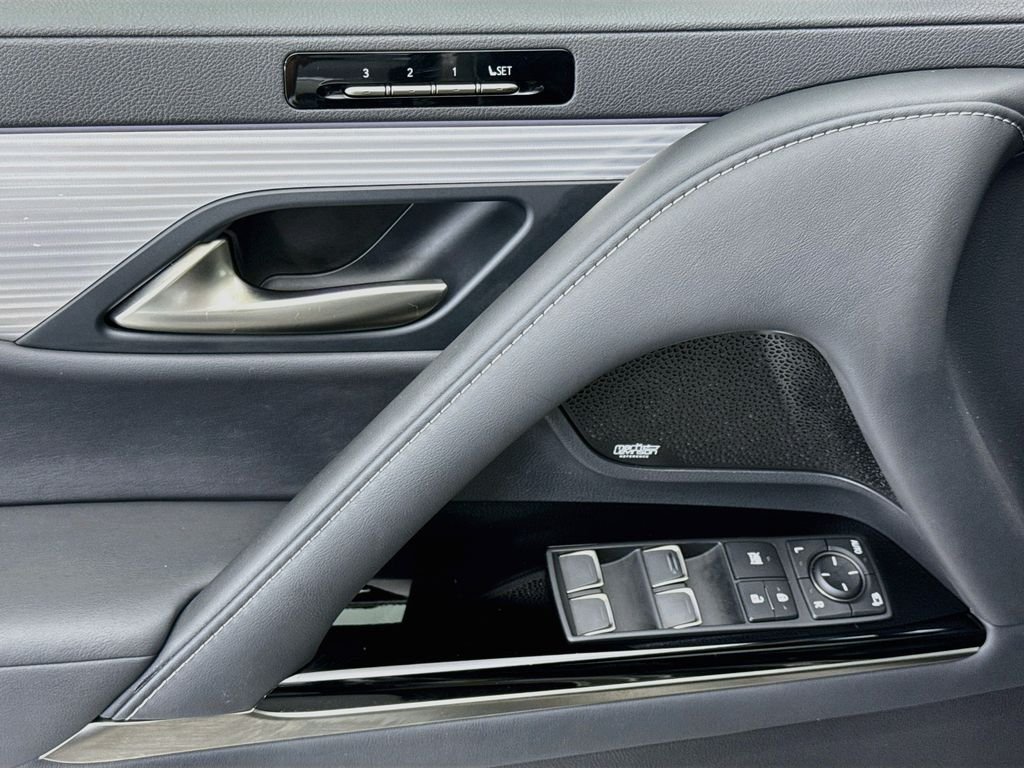 Used 2023 Silver Lexus 600 F SPORT image 22