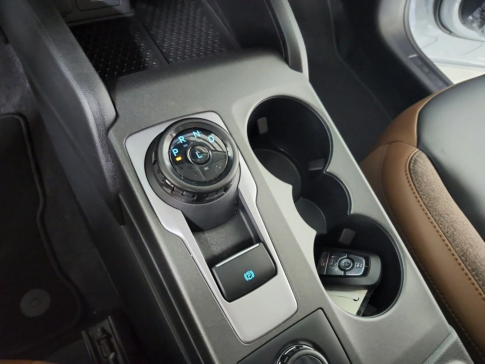 New 2026 Space White Metallic Ford Outer Banks® image 28