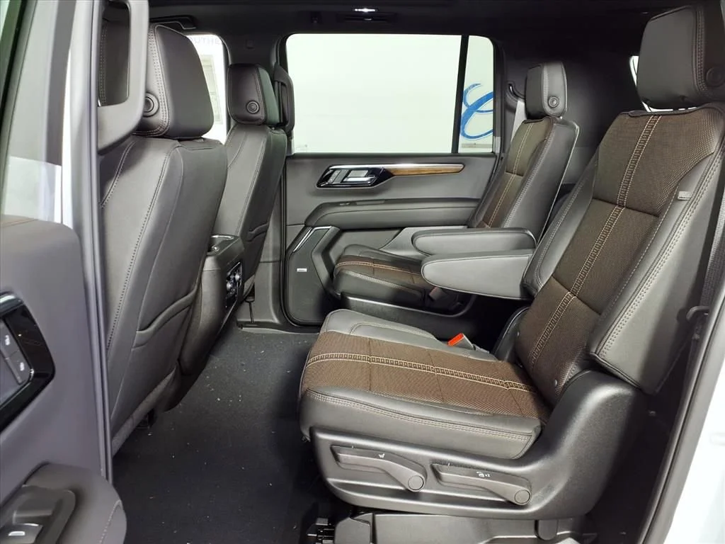 New 2026 Polar White Tricoat Chevrolet High Country image 10