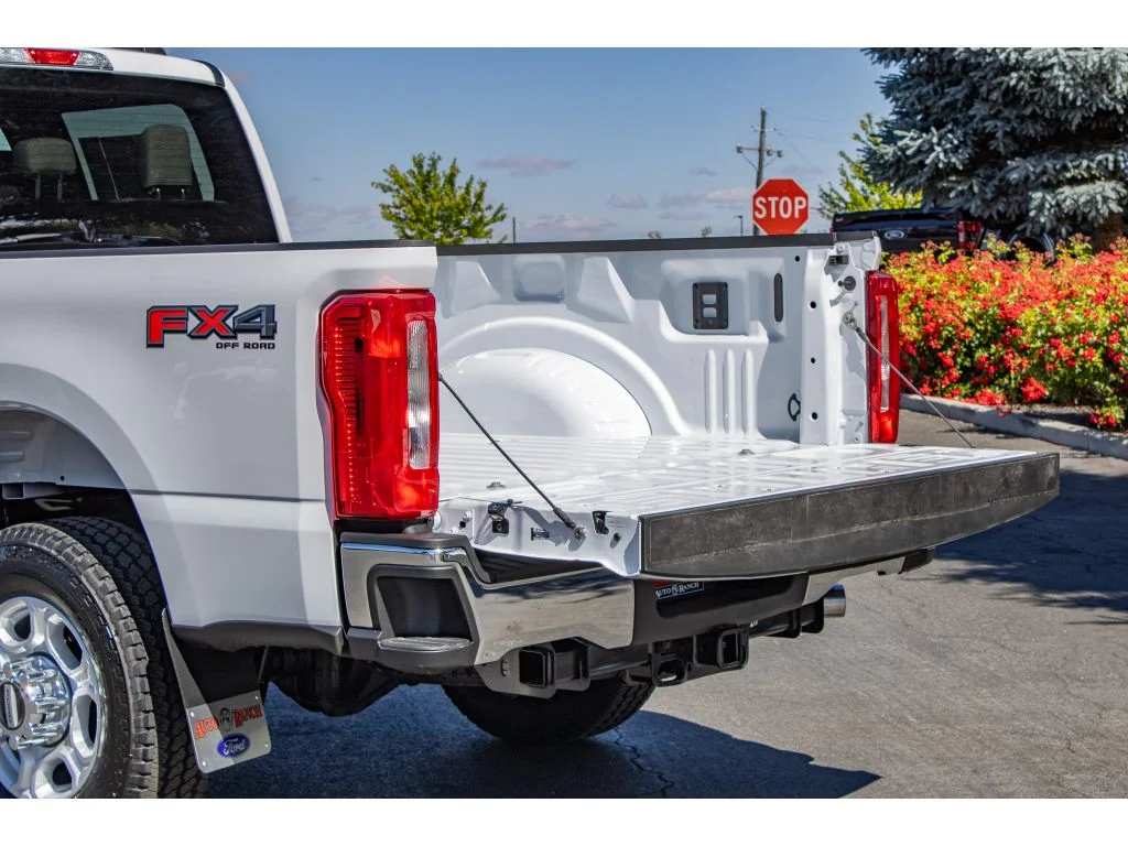 New 2026 OXFORD WHITE Ford XLT image 10