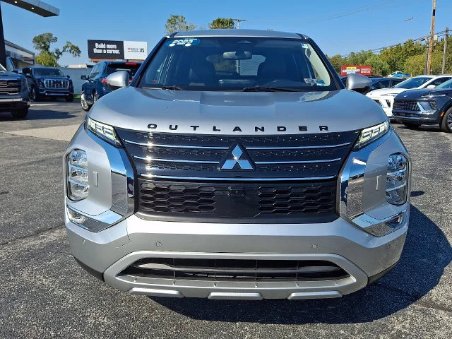 Certified Used 2023 Silver Mitsubishi SE Special Edition image 2